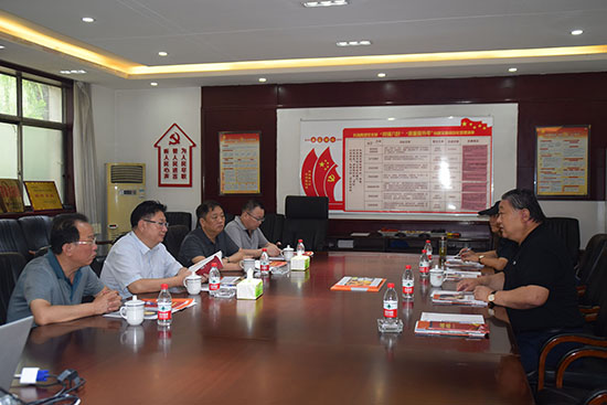 臨汾市市場監(jiān)督管理局局長、非公企業(yè)黨委書記張東紅<br>在科海集團(tuán)調(diào)研非公黨建工作